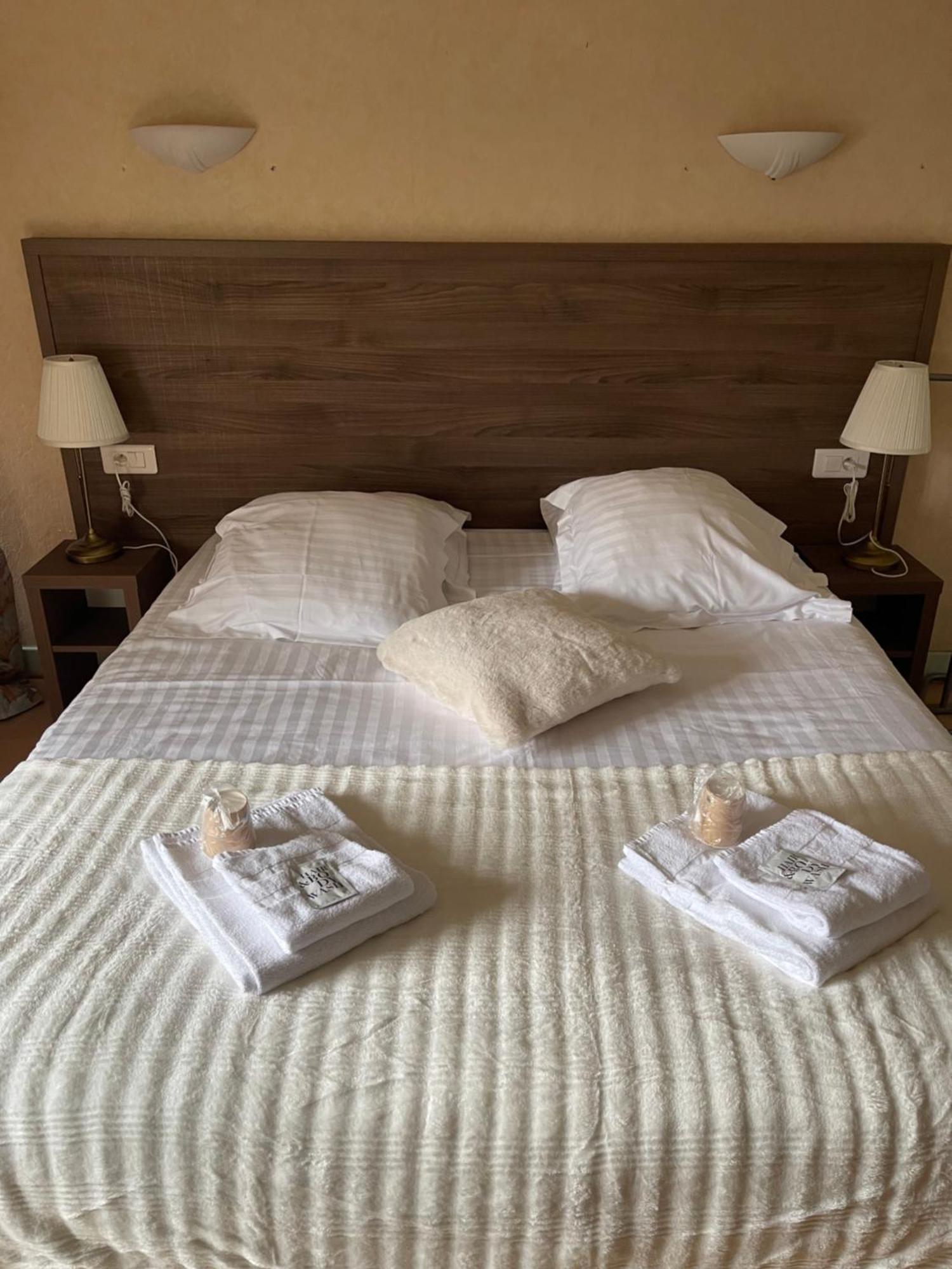 Hotel Du Commerce Semur-en-Auxois Dış mekan fotoğraf